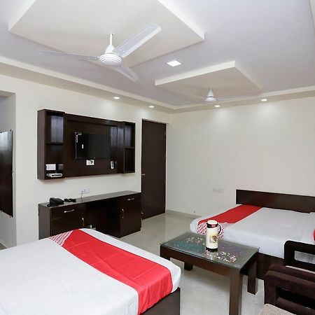 Oyo 39595 Hotel Ray Ban Kankhal Exterior photo