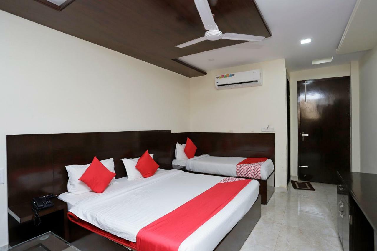Oyo 39595 Hotel Ray Ban Kankhal Exterior photo