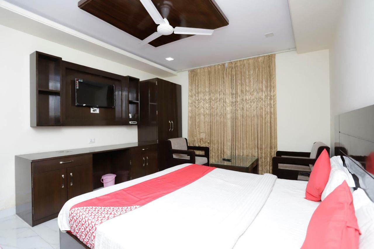 Oyo 39595 Hotel Ray Ban Kankhal Exterior photo