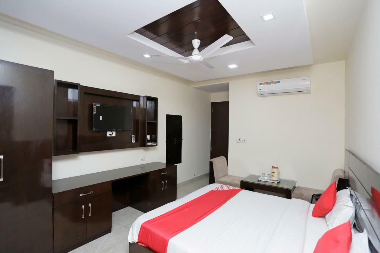Oyo 39595 Hotel Ray Ban Kankhal Exterior photo