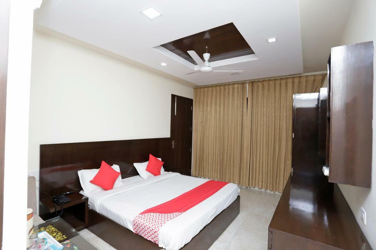 Oyo 39595 Hotel Ray Ban Kankhal Exterior photo