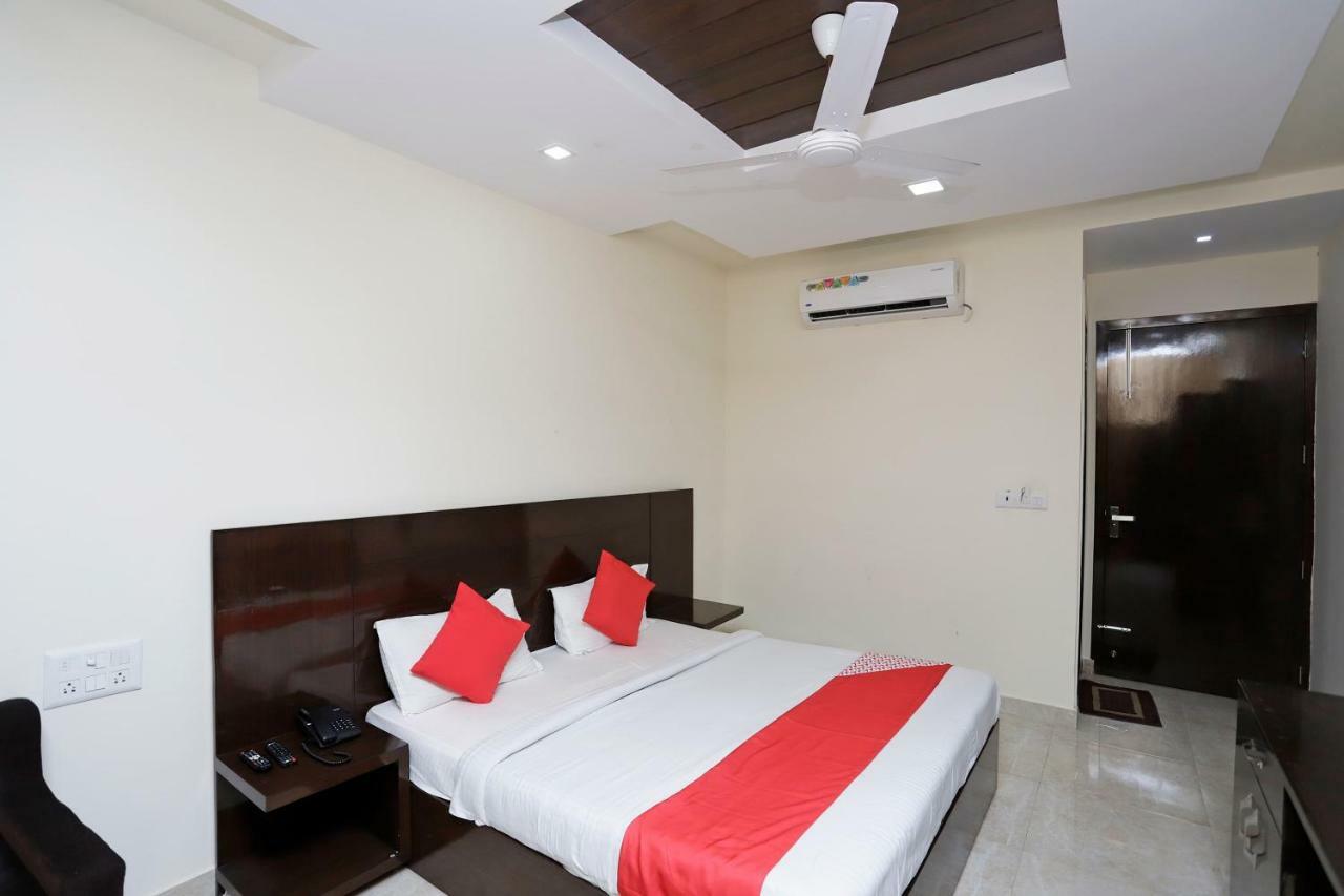 Oyo 39595 Hotel Ray Ban Kankhal Exterior photo