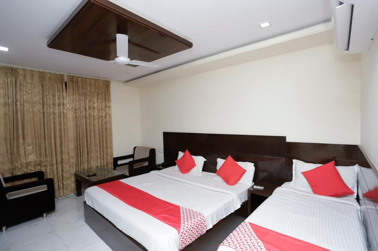 Oyo 39595 Hotel Ray Ban Kankhal Exterior photo